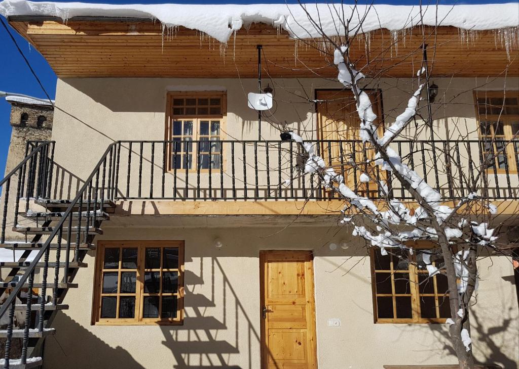 هتل مهمانخانه رابی Guesthouse Robi