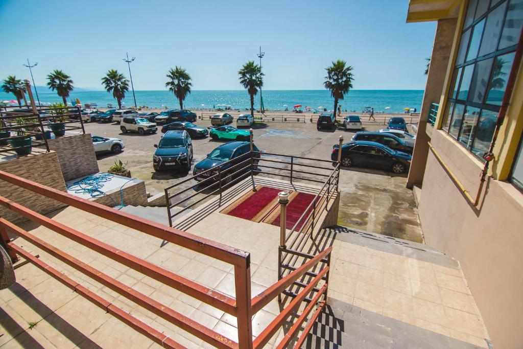 هتل آپارتمان دو خوابه با بالکن در ساحل گونیو - Two Bedroom Apartment With Balcony In Gonio Beach