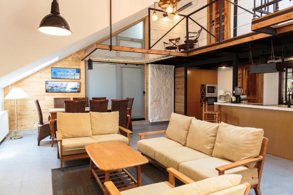 هتل لفت های نینی در خیابان ملیکیشویلی - Nini's Lofts at the Melikishvili Street