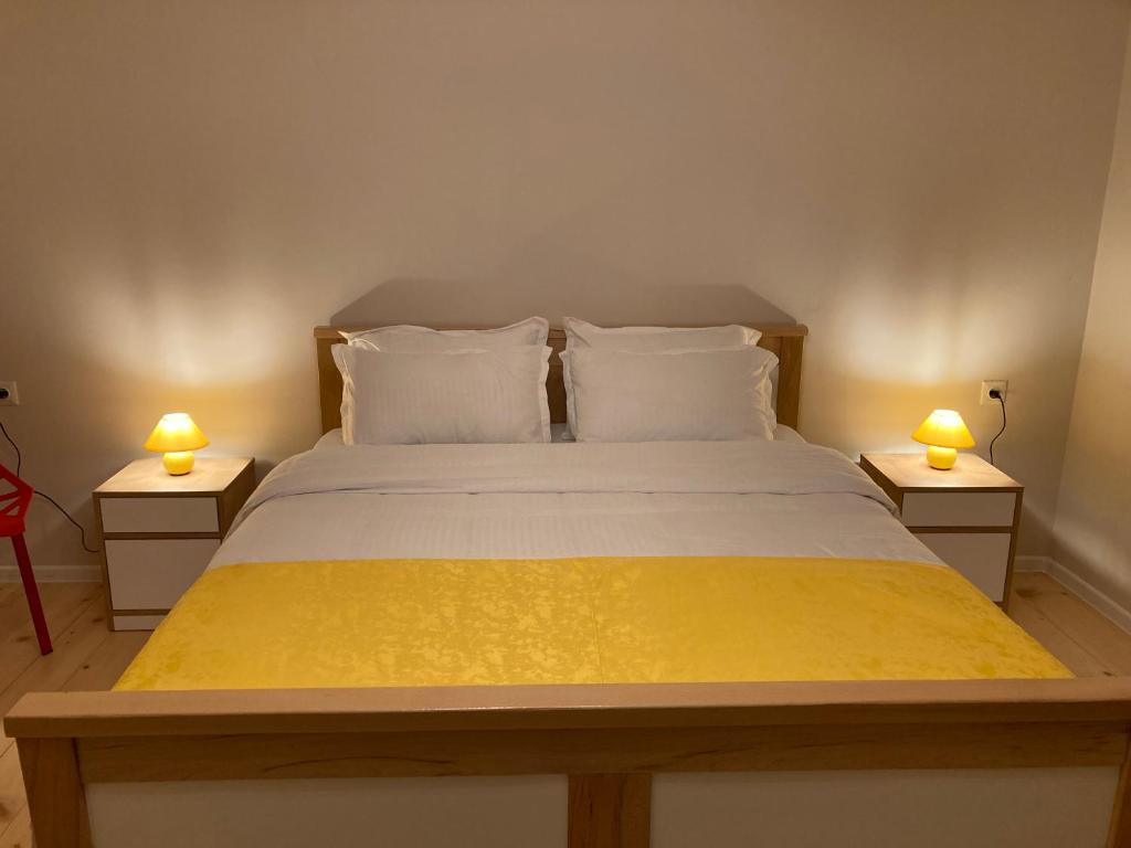 هتل زرد برجومی Borjomi Yellow Hotel
