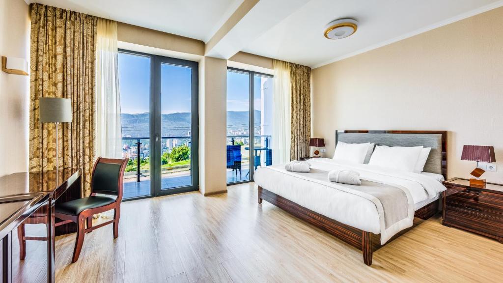 هتل لیسی هیلز Lisi Hills Hotel