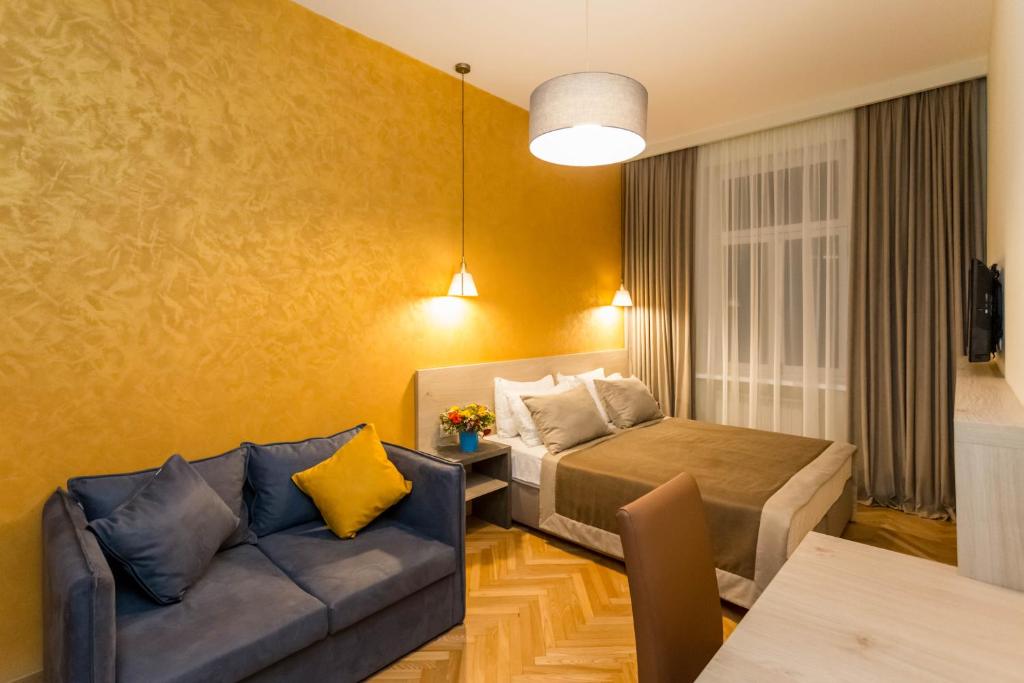 هتل آپارتمان لوکس 3 خوابه در مرکز شهر میدان آزادی - Luxury 3 BR apartment by Freedom square City Center