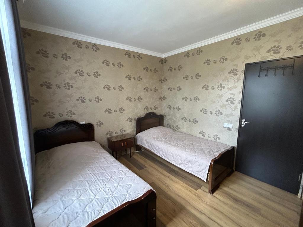 هتل مهمانسرای راچا MERO Racha guest house MERO