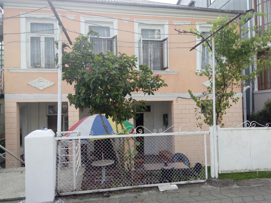 هتل خانه وحشی کوبولتی Kobuleti Egro House