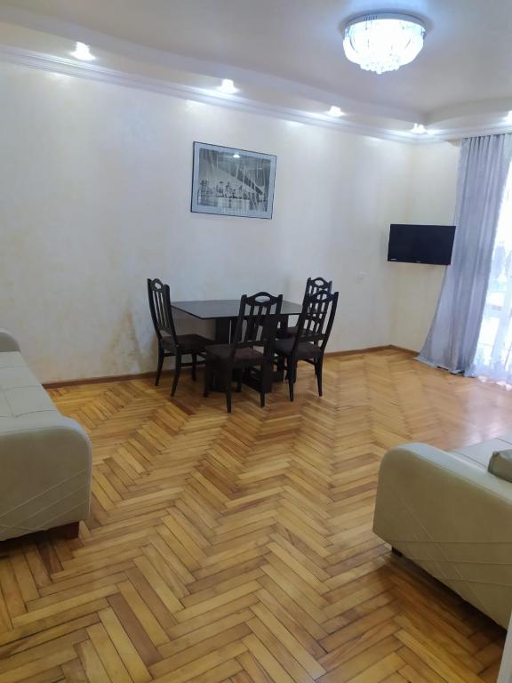 هتل آپارتمان در خیابان 26 می - Apartment On 26 May Str