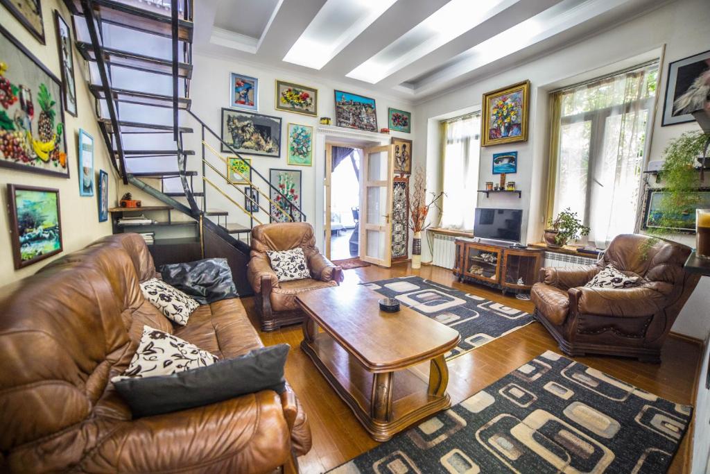 هتل آپارتمان راحت در تفلیس قدیمی - COMFORTABLE APARTMENT in the old TBILISI