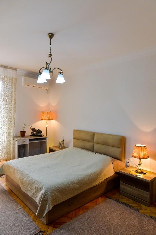 هتل آپارتمان در خیابان روستاولی - Apartment on Rustaveli Avenue
