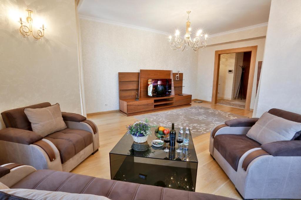 هتل آپارتمان خدماتی در خیابان روستاولی - Serviced Apartment on Rustaveli Avenue
