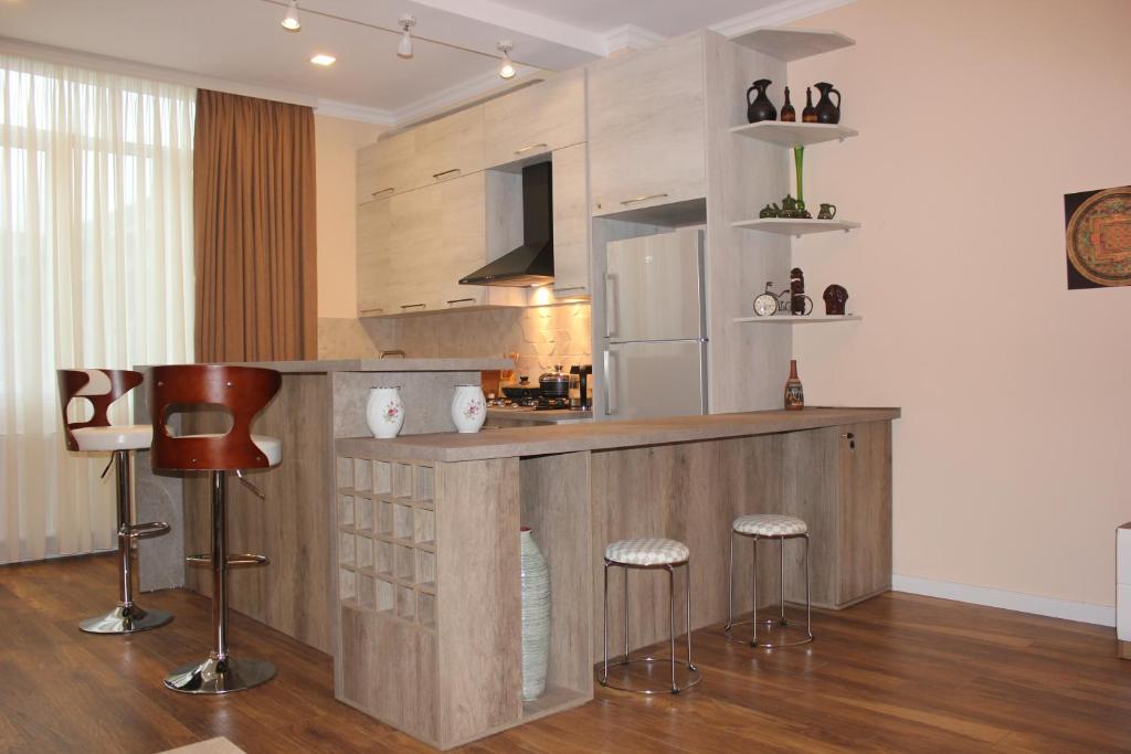 هتل خانه جدید در شهر قدیمی - New house in old town