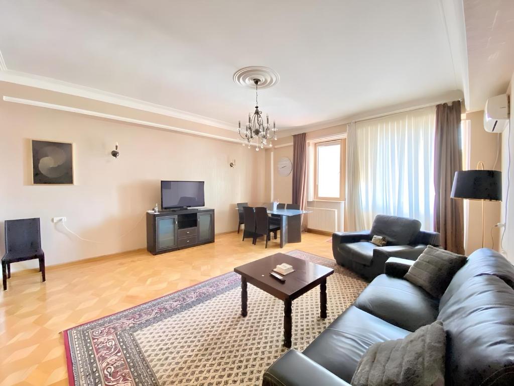 هتل آپارتمان کینگ در قلب تفلیس - King-size Apartment in the Heart of Tbilisi