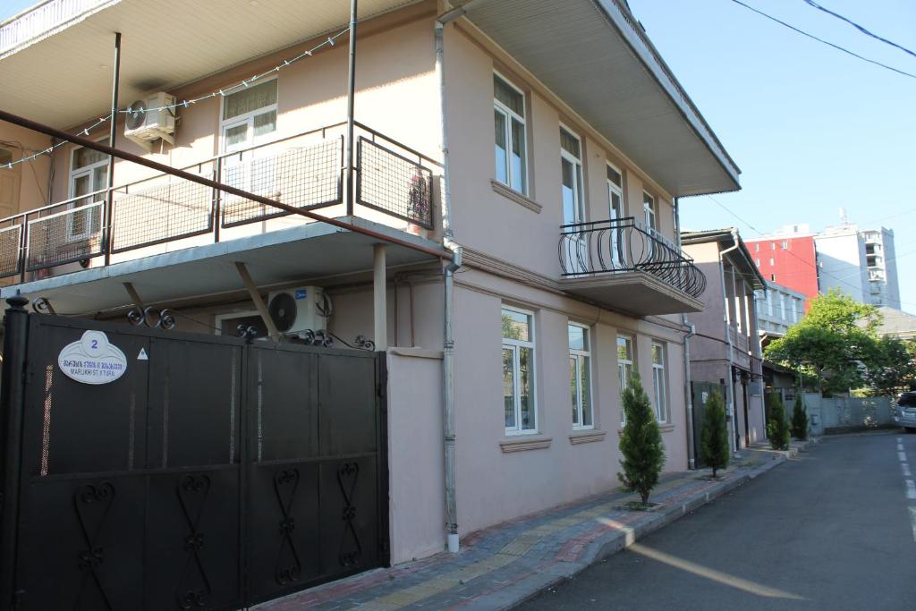 هتل آپارتمان آیرن - Iren Apartment
