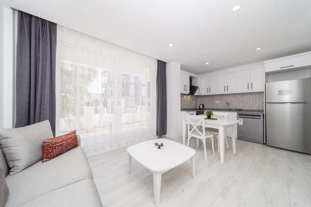 هتل آپارتمان فوق العاده نزدیک به آبشار دودن در موراتپاسا - Superb Flat Close to Duden Waterfall in Muratpasa