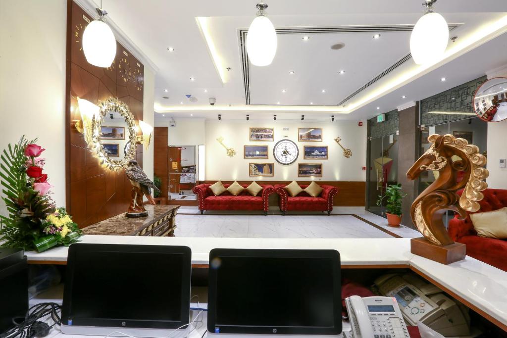 هتل لا ویلا سوئیت - La Villa Suites Hotel