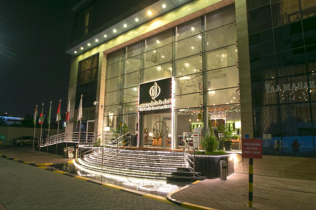 هتل پریمیوم قلعه The CASTLE PREMIUM HOTEL