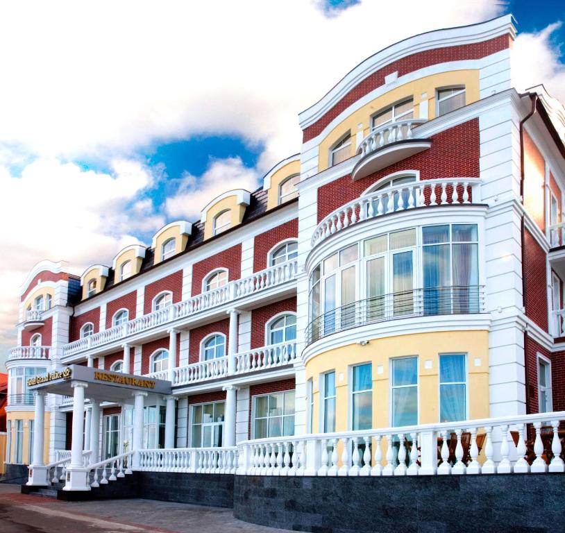 هتل گرند پالاس Hotel Grand Palace