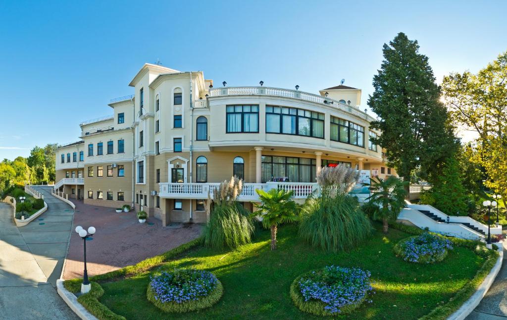 هتل استراحتگاه سلامتی زلنی گای - Zeleny Guy Health Resort