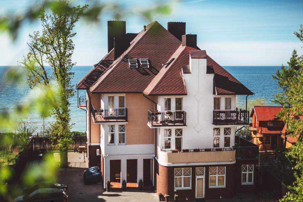 هتل آپریوری Apriori Hotel