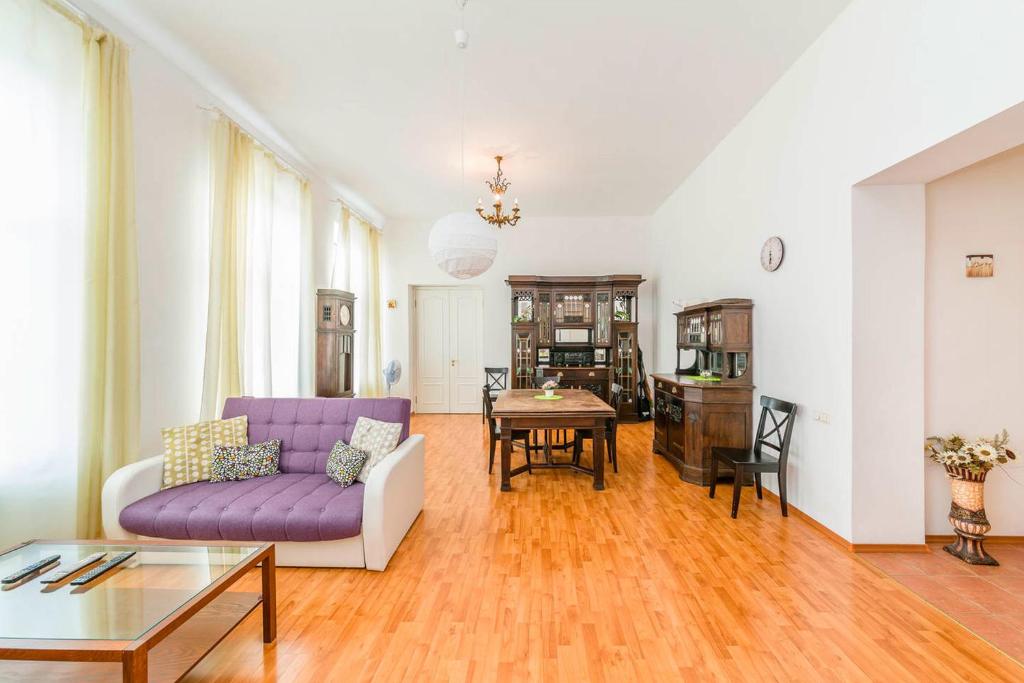هتل آپارتمان های Feelathome در Millionnaya - Feelathome Apartments on Millionnaya