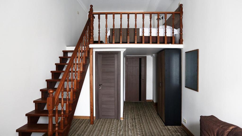 هتل گریبودوف - Griboedov Hotel