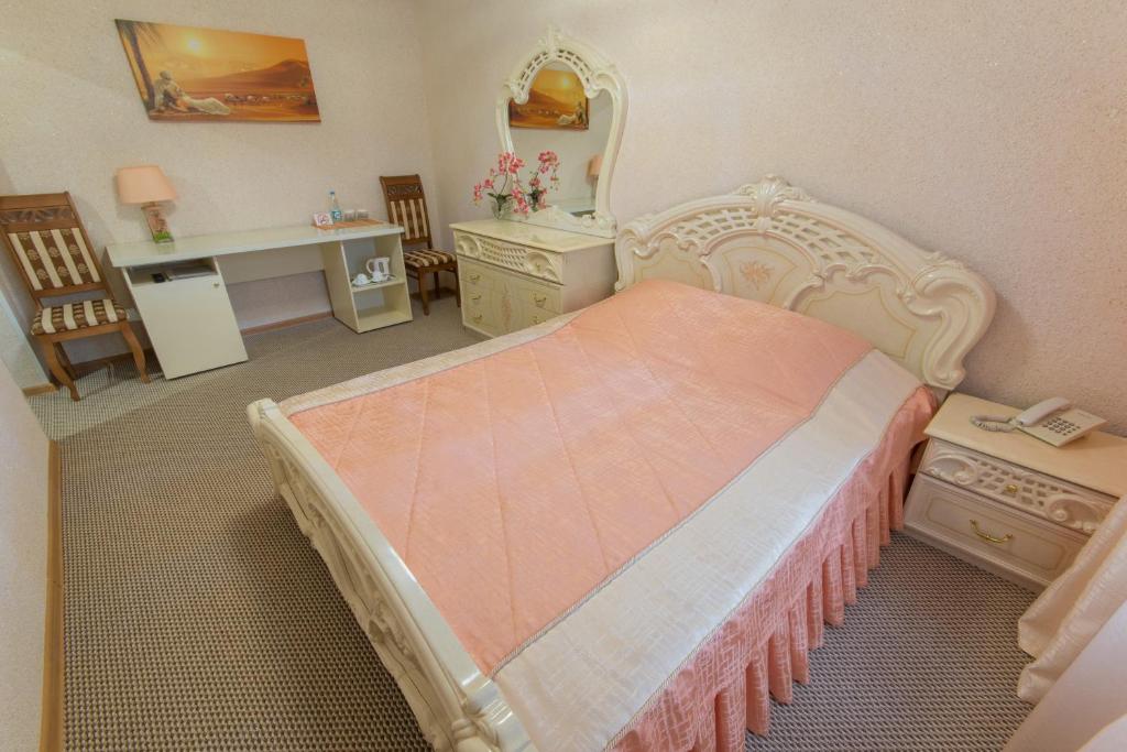 هتل چرنی مایس Cherniy Mys Hotel
