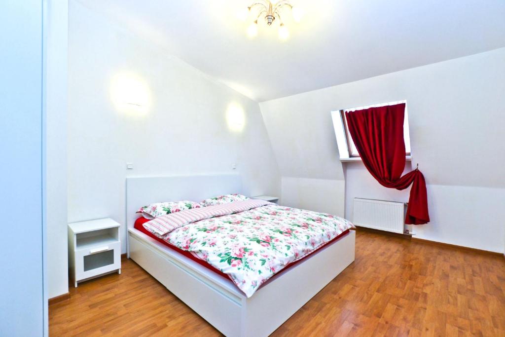 هتل آپارتمان های خانه دبری 1 - La Casa Di Bury Apartments 1