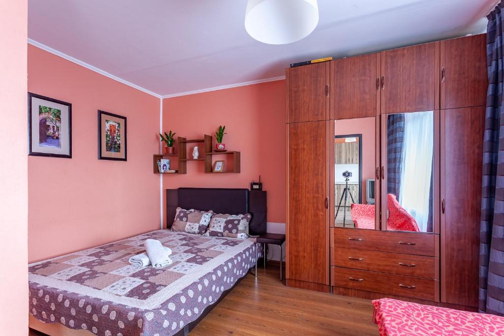هتل اکونومی آپارتمان های بروسنیکا پرولتارسکایا در ملنیکوا - Economy Brusnika Proletarskaya Apartments on Melnikova