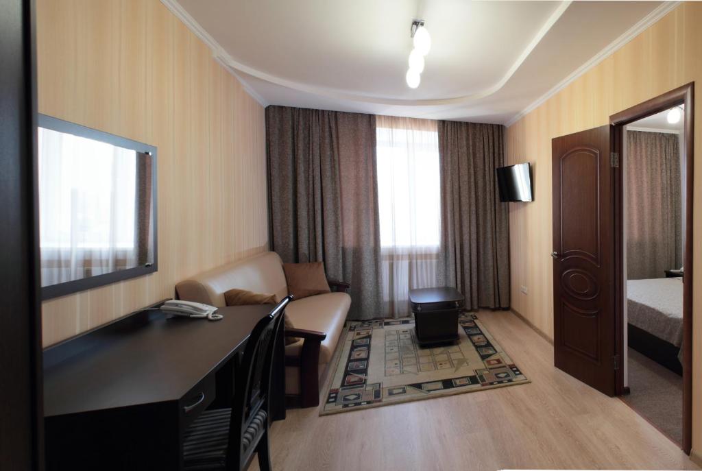 هتل کریستال Kristall Hotel