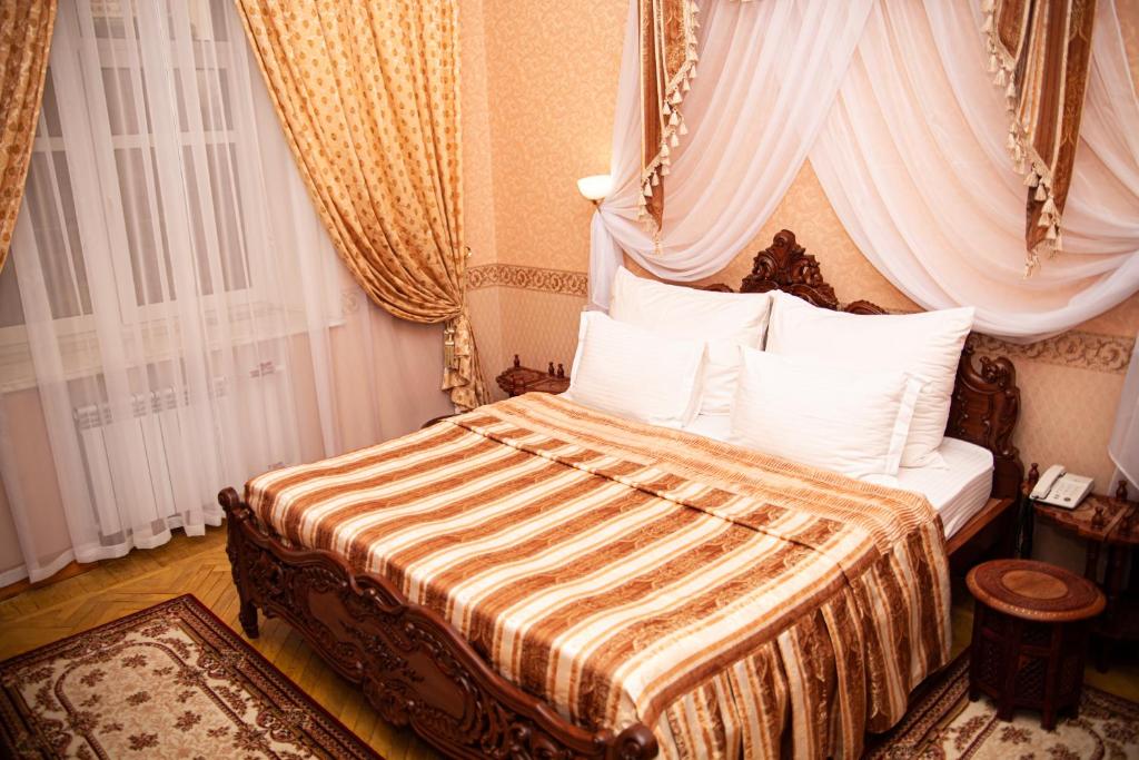 هتل اینتوریست INTOURIST Hotel