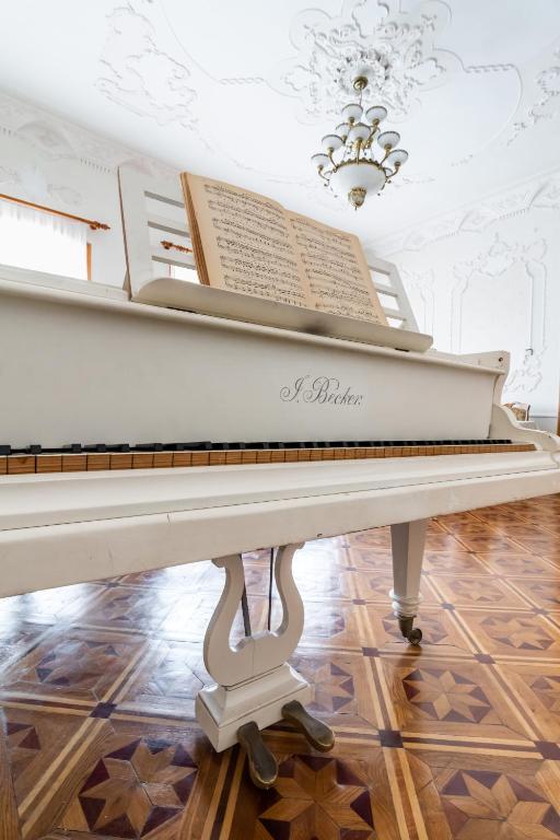 هتل ویلا بزرگ پیانو The Grand Piano Villa