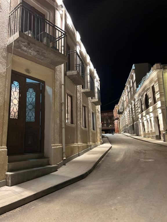 هتل خانه جدید در Tbilisi Old - New House in Old Tbilisi