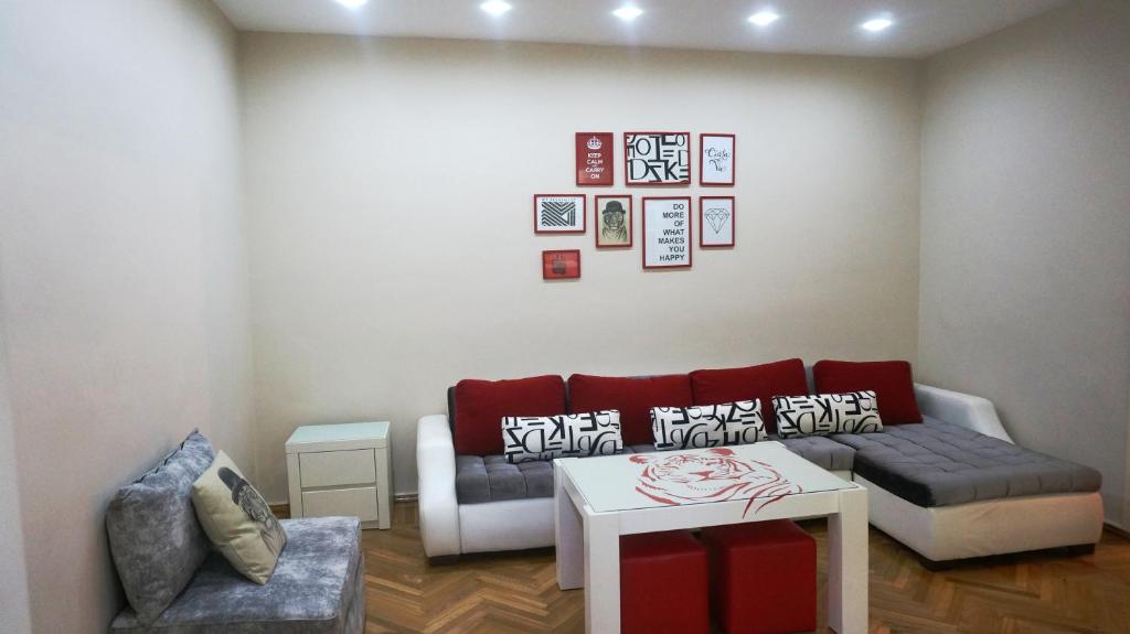 هتل ببر سفید در مرکز تفلیس - White Tiger in Center of Tbilisi