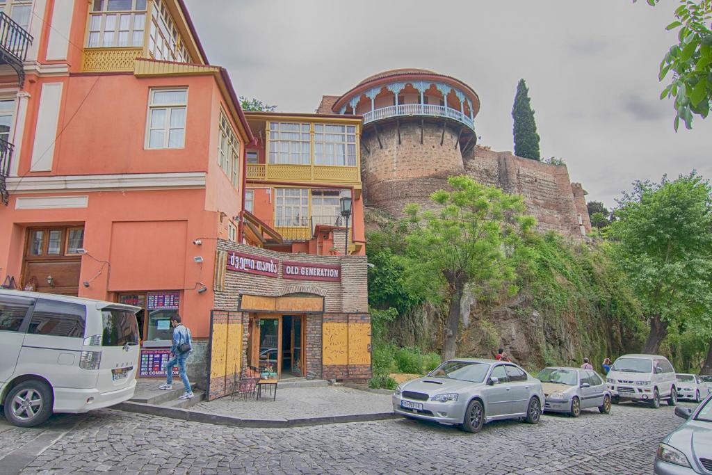 هتل آپارتمان هنری - Art Apartment
