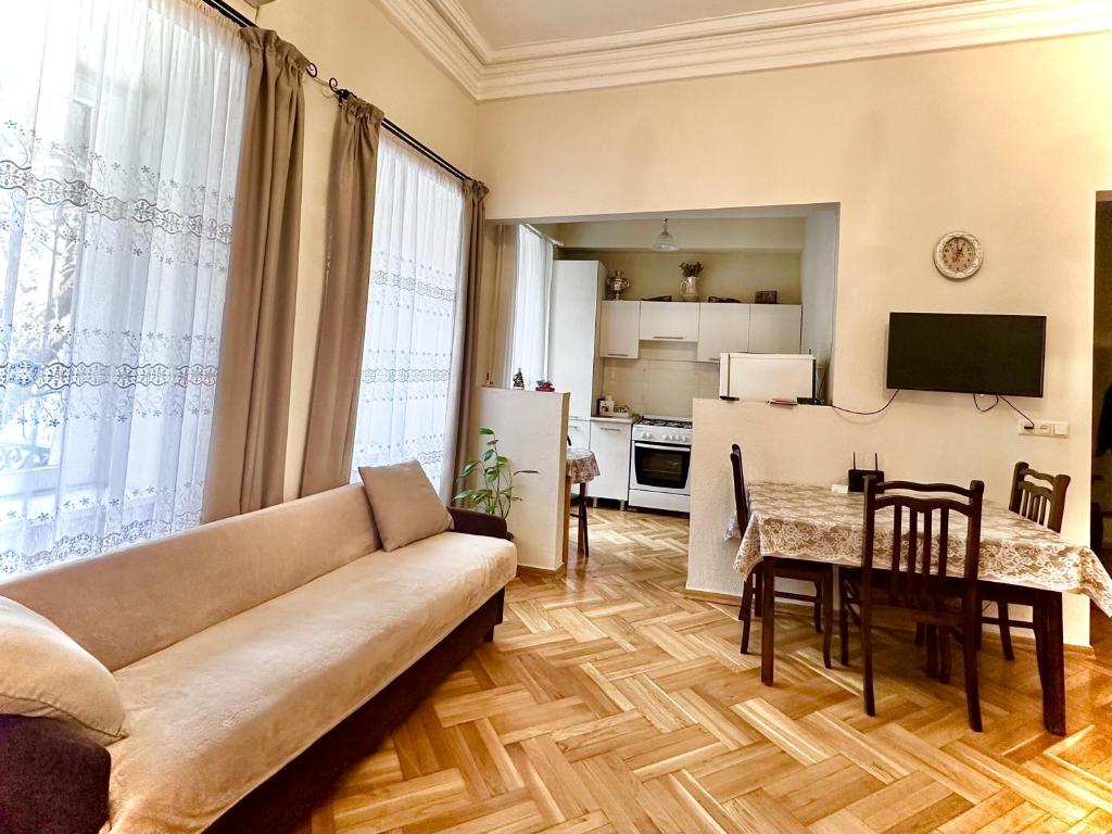 هتل آپارتمان بابا - Apartment Dadiani 26