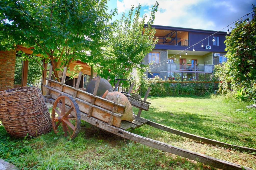 هتل خانه مهمان و انبار شراب بوچا Bucha`s Guest House & Wine Cellar