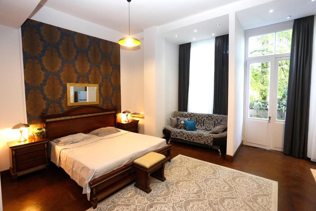 هتل آپارتمان در نیکولادزی 5 - Apartments on Nikoladze 5