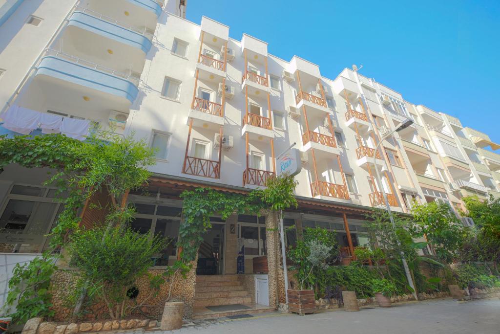 هتل رین هوتل Rain Hotel