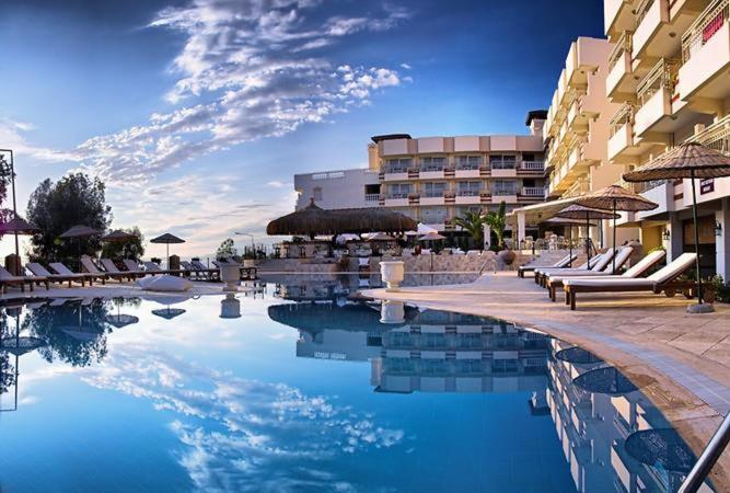 هتل Hotel Carina (Hotel), Kuşadası (Turkey) Deals