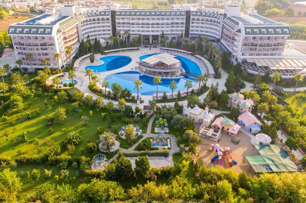 آمیلیا بیچ ریزورت هتل - آل اینکلاسیو Amelia Beach Resort Hotel - All Inclusive