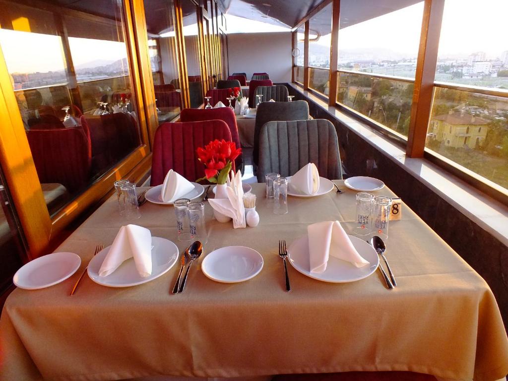 لیفوس هتل Lifos Hotel