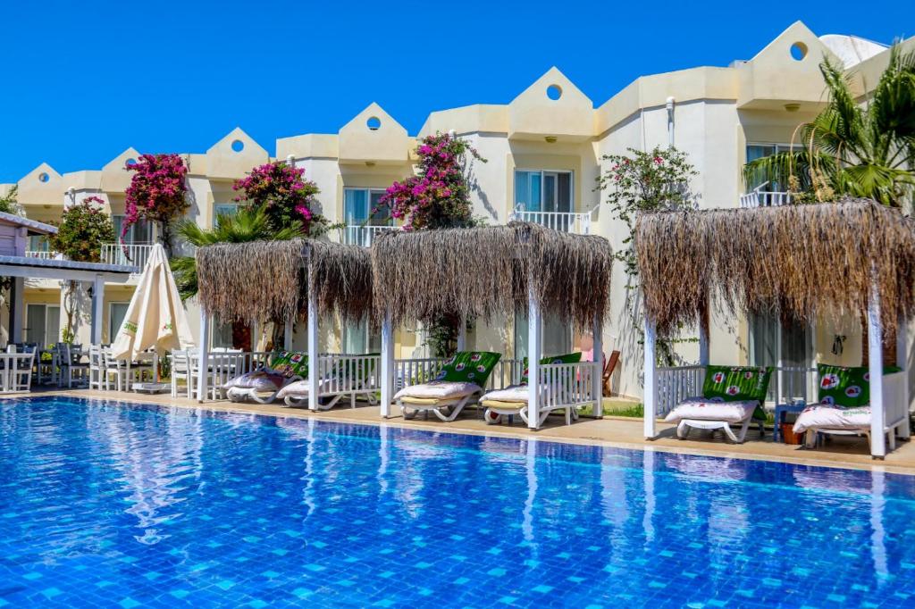 ویرس هتل - Viras Hotel