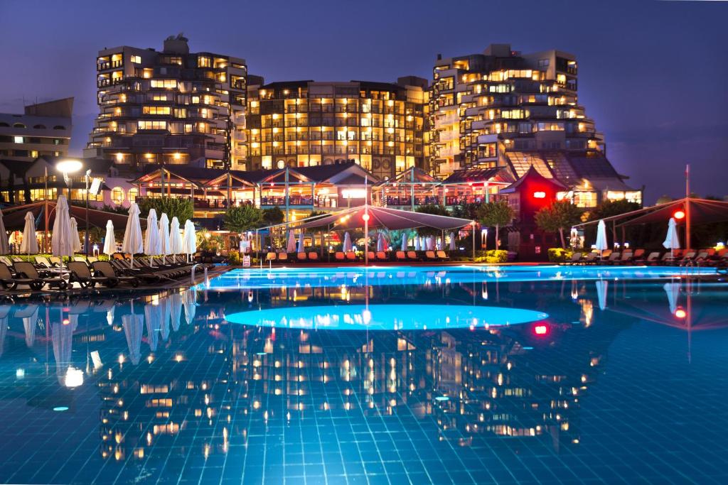لیماک لارا دلوکس هتل و ریزورت آنتالیا - Limak Lara Deluxe Hotel & Resort Antalya