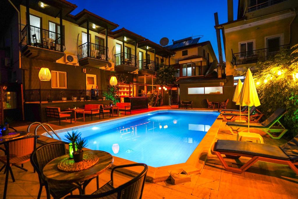 فور سیزنز آپارت هتل - Four Seasons Apart Hotel