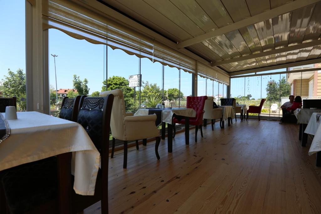 Assortie La Villa Hotel