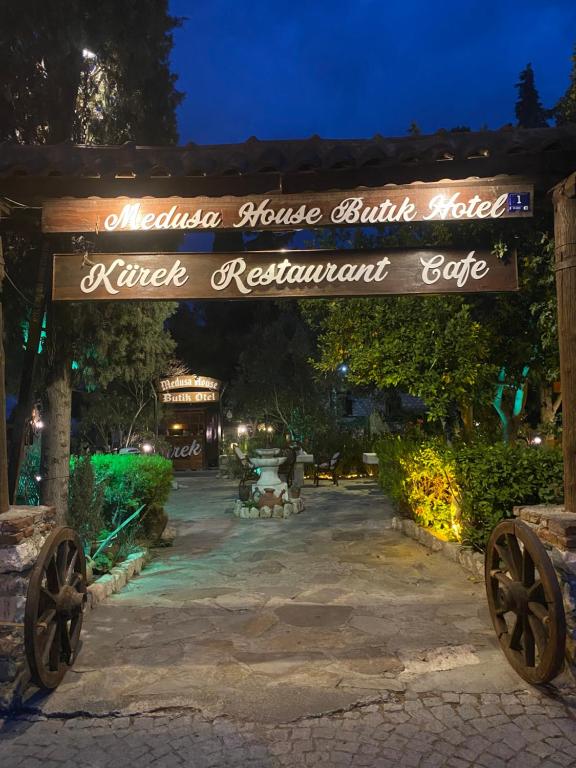 Medusa House Butik Hotel