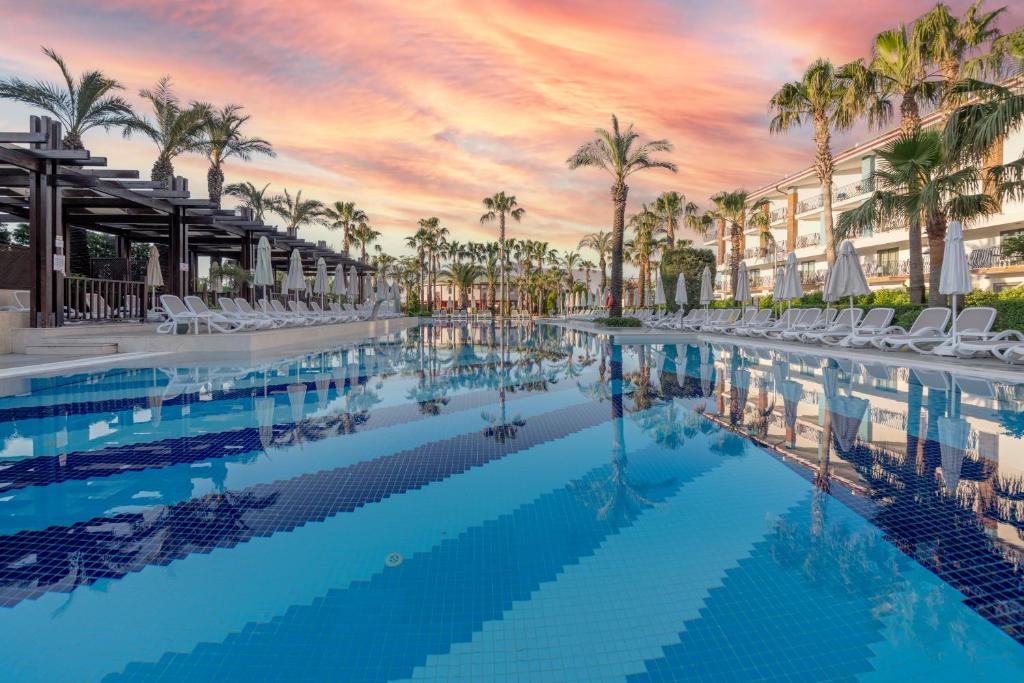 بلیک بیچ ریزورت هتل Belek Beach Resort Hotel